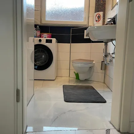 Ad Apartment